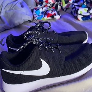 never worn before nike shoes